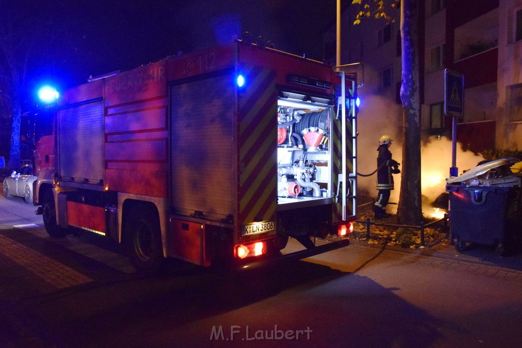 Mehrere Muell Sperrmuellbraende Köln Vingst Ansbacherstr P62.JPG - Miklos Laubert